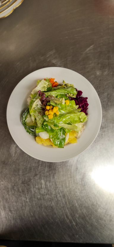 Salatteller nach Art des Hauses